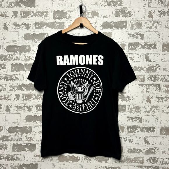 The Ramones Crest Logo Shirt Size large Ramones 1234 - Picture 2 of 4